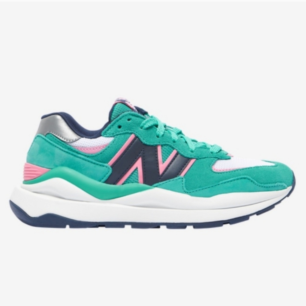 BEAUTIFUL  NEW Balance Sneakers